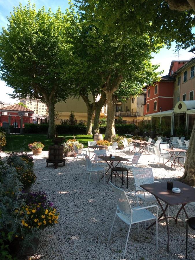 Ristorante Albergo Corona Novi Ligure Exteriér fotografie